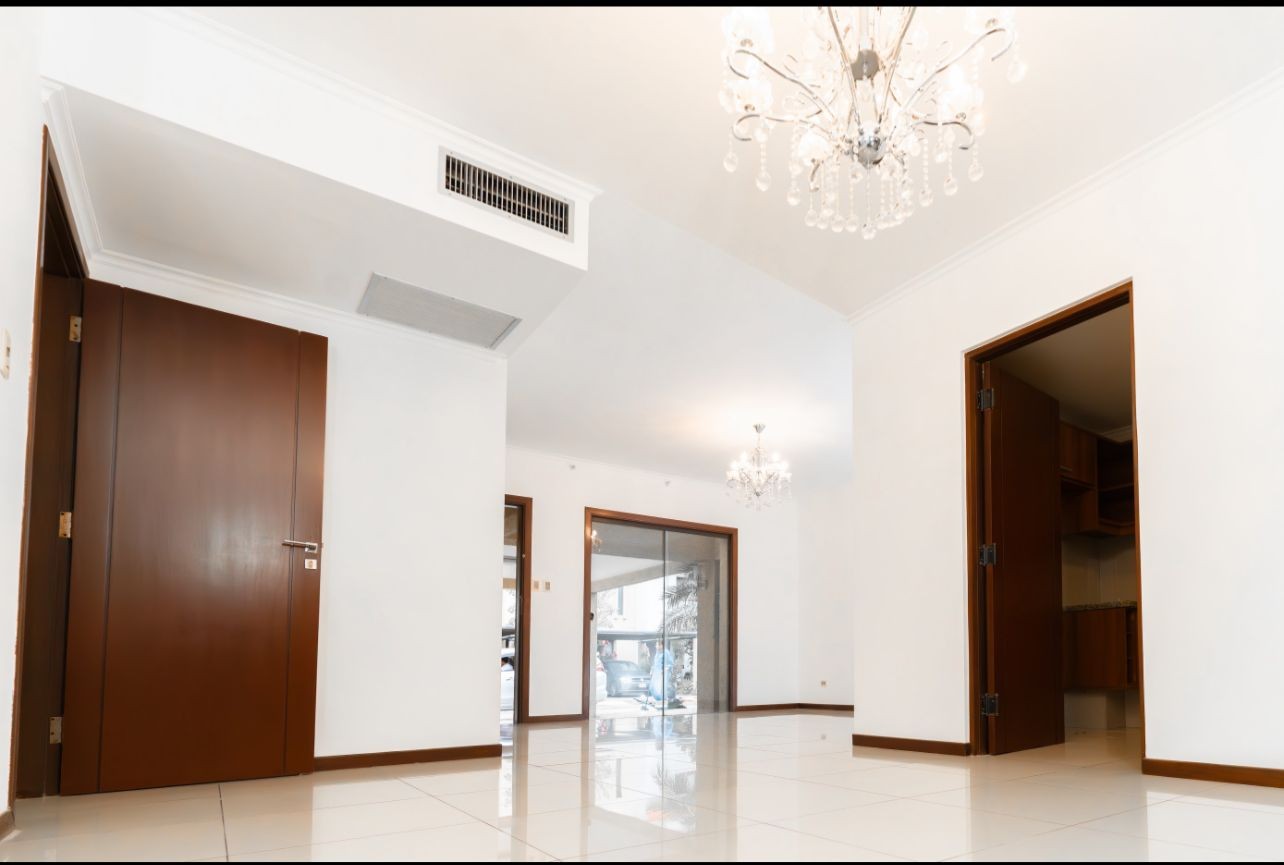 Casa en AlquilerAv. Busch, esquina 3er. anillo interno Foto 2