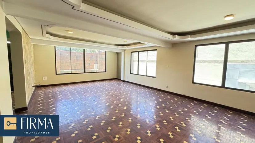 Casa en Achumani en La Paz 4 dormitorios 6 baños 3 parqueos Foto 6