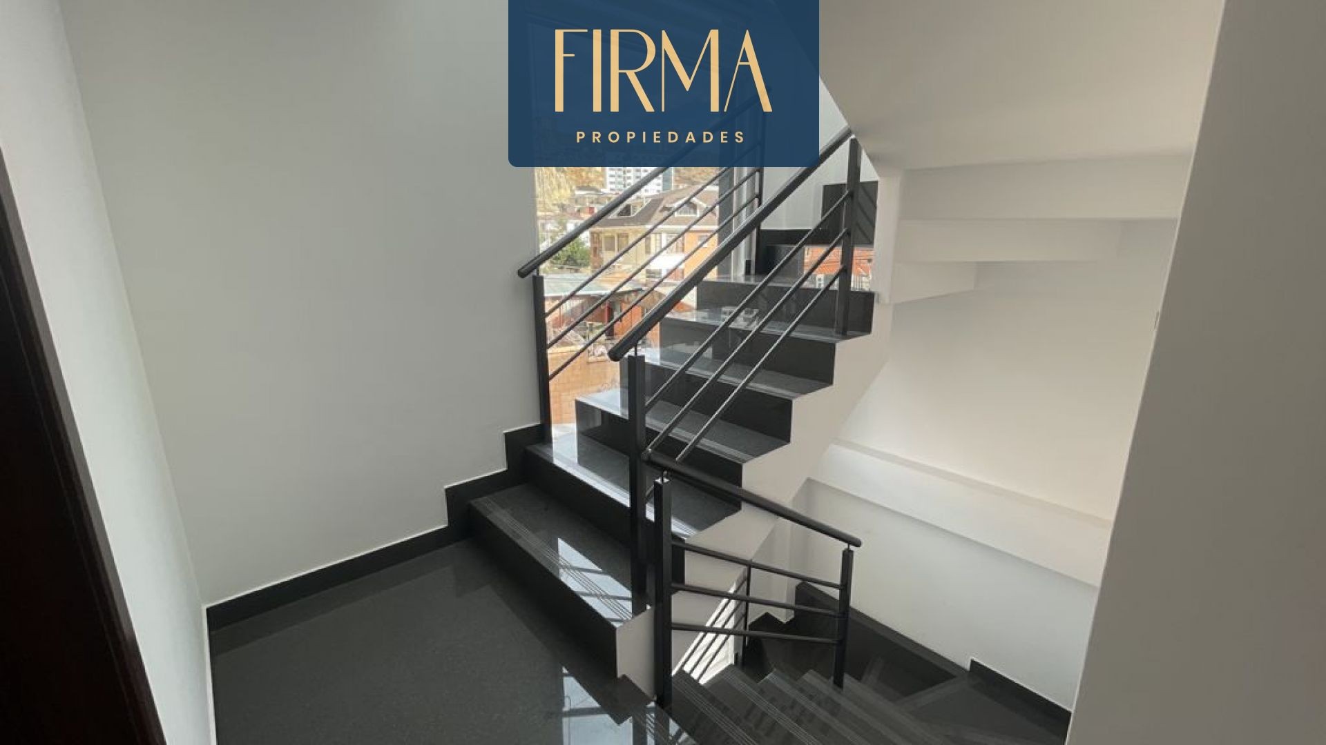 Casa en Irpavi en La Paz 3 dormitorios 4 baños 2 parqueos Foto 10