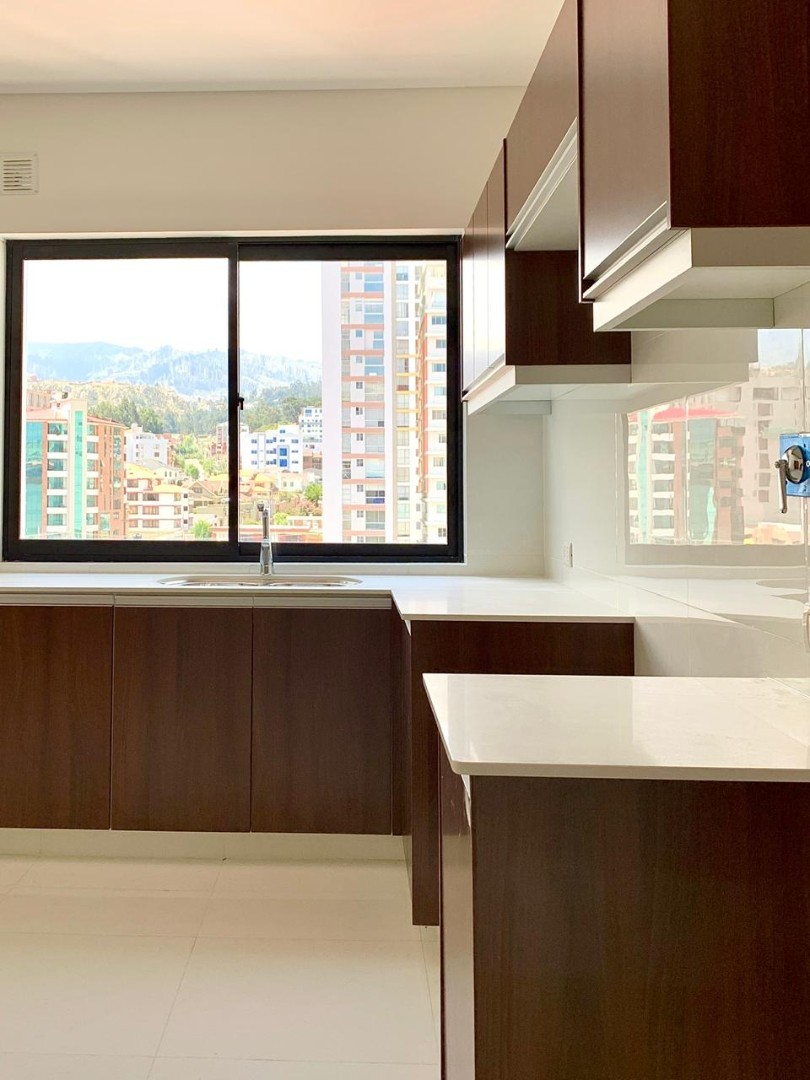Departamento en Calacoto en La Paz 3 dormitorios 3 baños 1 parqueos Foto 25