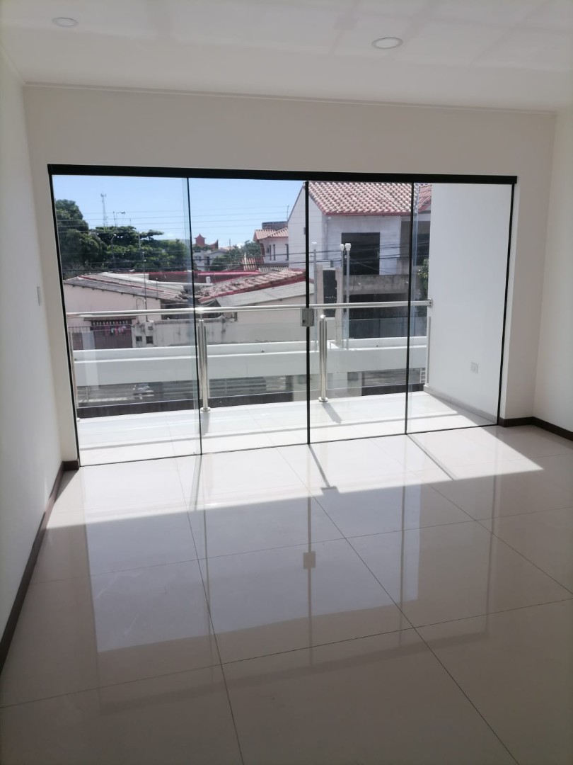 Casa en VentaCALLE FCO BERNACHI  entre Av. Centenario y Av. Roca Coronado 3 dormitorios 3 baños 2 parqueos Foto 7