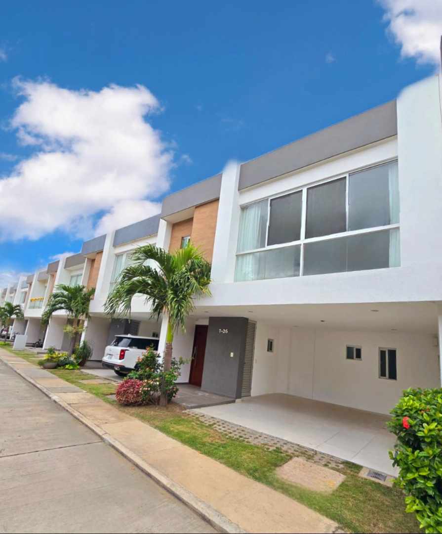 Departamento en Entre 8vo y 9no anillo Norte en Santa Cruz de la Sierra 3 dormitorios 4 baños 2 parqueos Foto 7