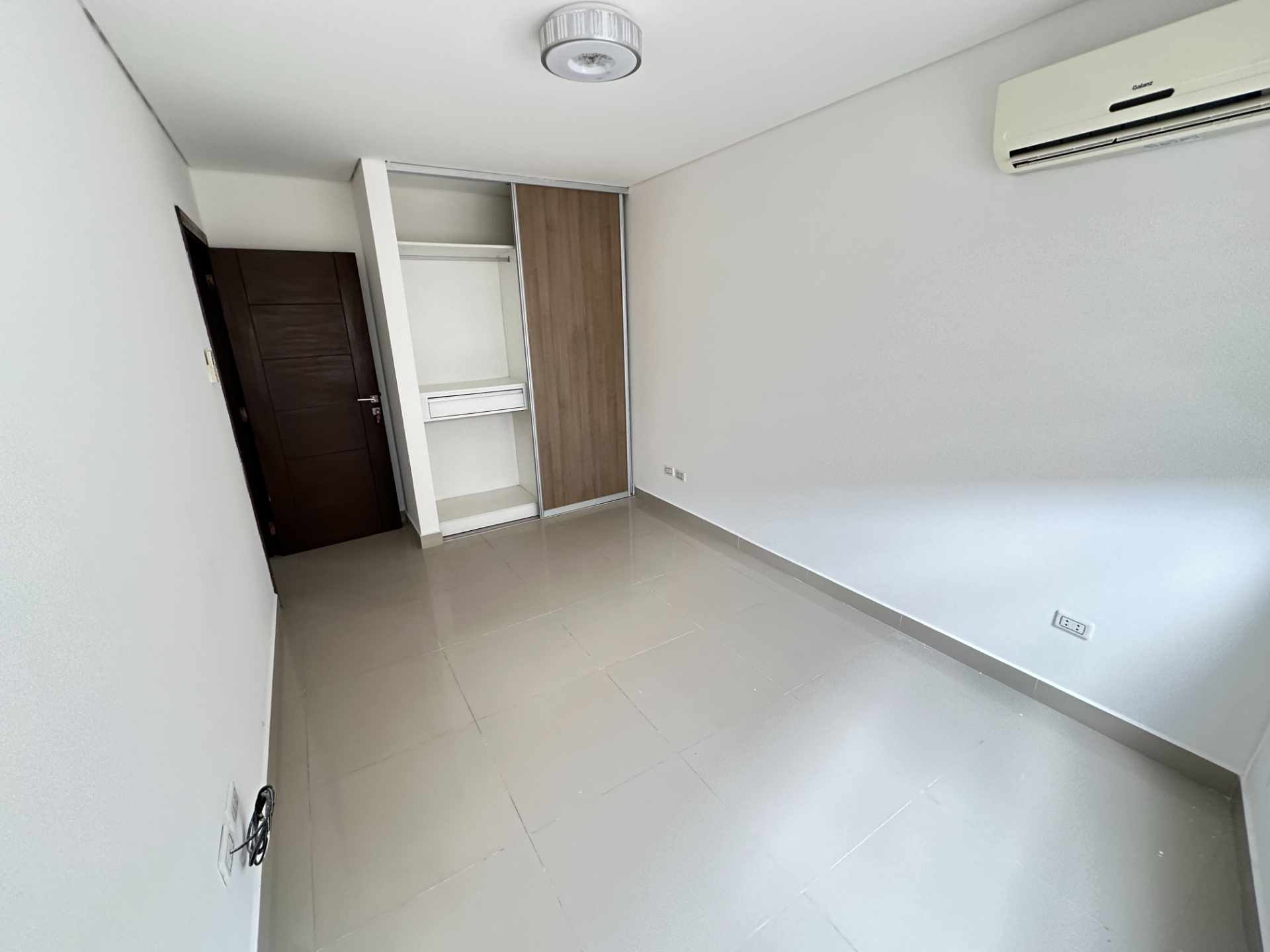 Departamento Torre Marfil piso 1. Av. Alemana entre 2do y 3er Anillo Foto 13