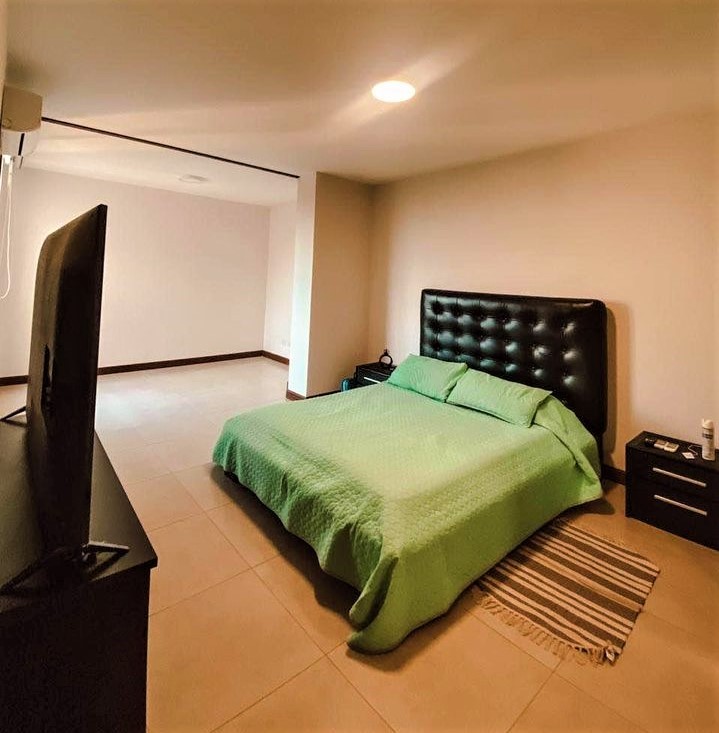 Departamento en VentaCondominio Torres Solaris, Av. Radial 19 Y Vagabundos (5to anillo) Piso 14 - Departamento 14A Santa Cruz - Bolivia 3 dormitorios 2 baños 1 parqueos Foto 3