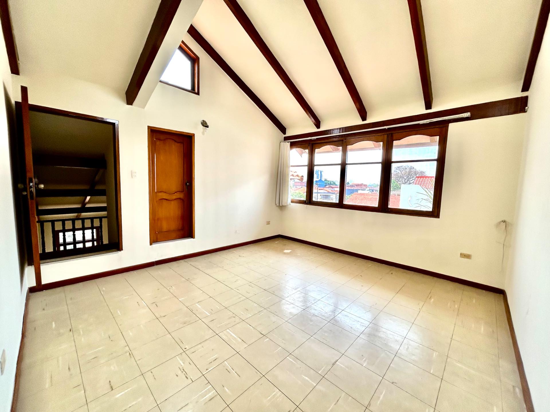 Casa A solo 1 cuadra del segundo anillo calle ballivian Foto 15