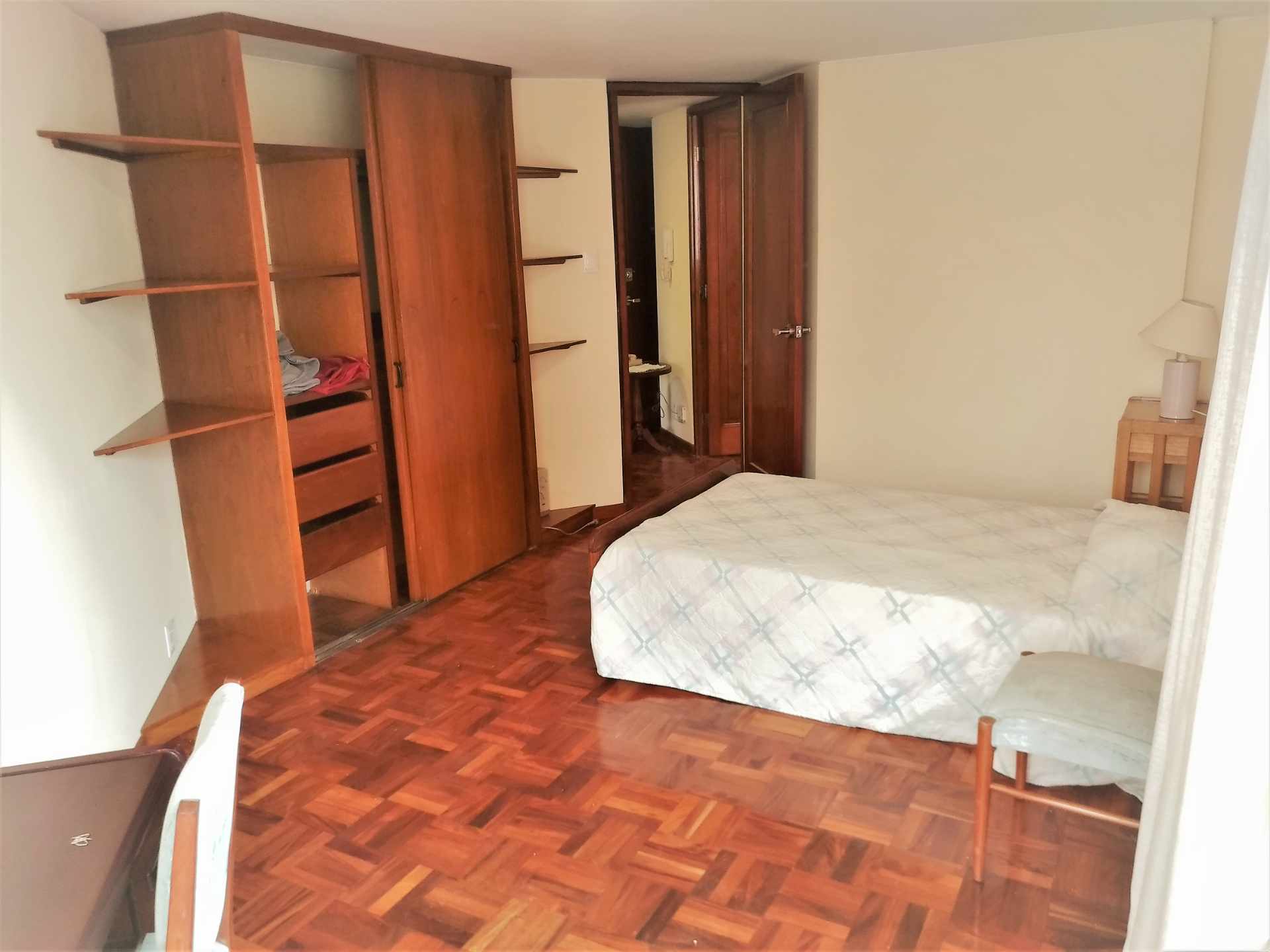 Departamento en AlquilerAv. Arce Edificio Santa Teresa San Jorge (a 1 cuadra de la UMSA) 2 dormitorios 2 baños  Foto 17