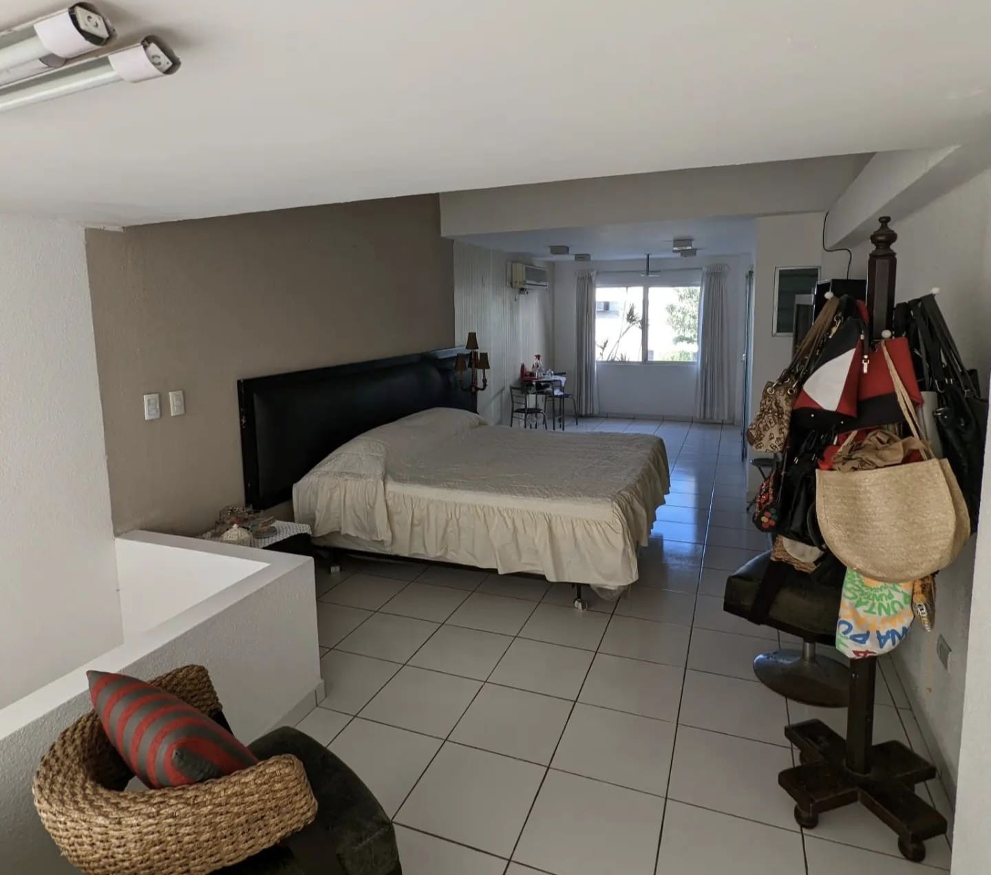 Casa en VentaAvenida Banzer, Quinto Anillo 4 dormitorios 3 baños 2 parqueos Foto 7