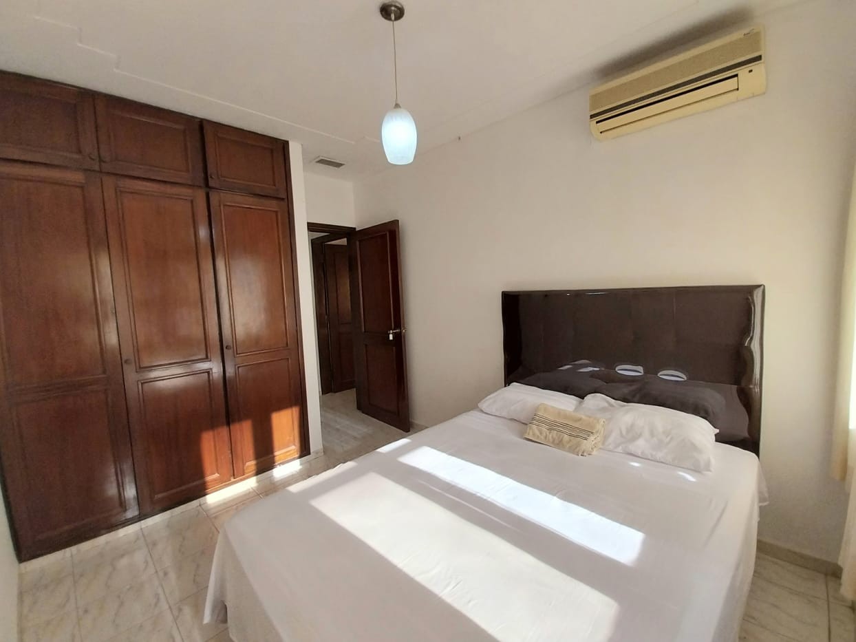 Casa en Alquiler📍 ZONA OESTE, BARRIO URBARÍ 4 dormitorios 4 baños 3 parqueos Foto 12