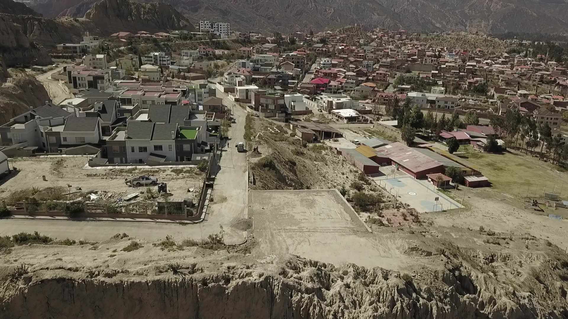 Terreno Mallasilla cerca al colegio Highland, en urbanización cerrada Foto 3