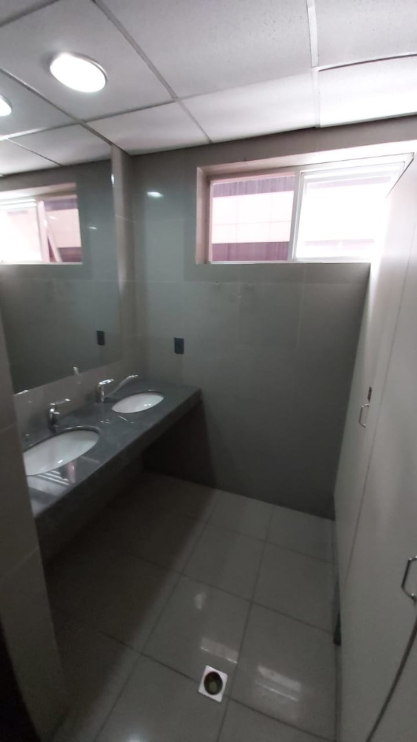 Oficina en Calacoto en La Paz 7 dormitorios 2 baños 1 parqueos Foto 3