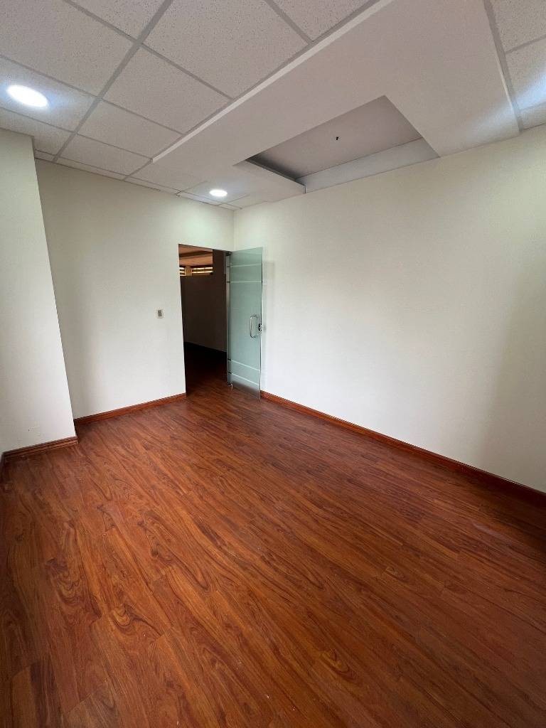 Oficina en AlquilerSAN MIGUEL, CALLE GABRIEL RENÉ MORENO 4 dormitorios 2 baños  Foto 4