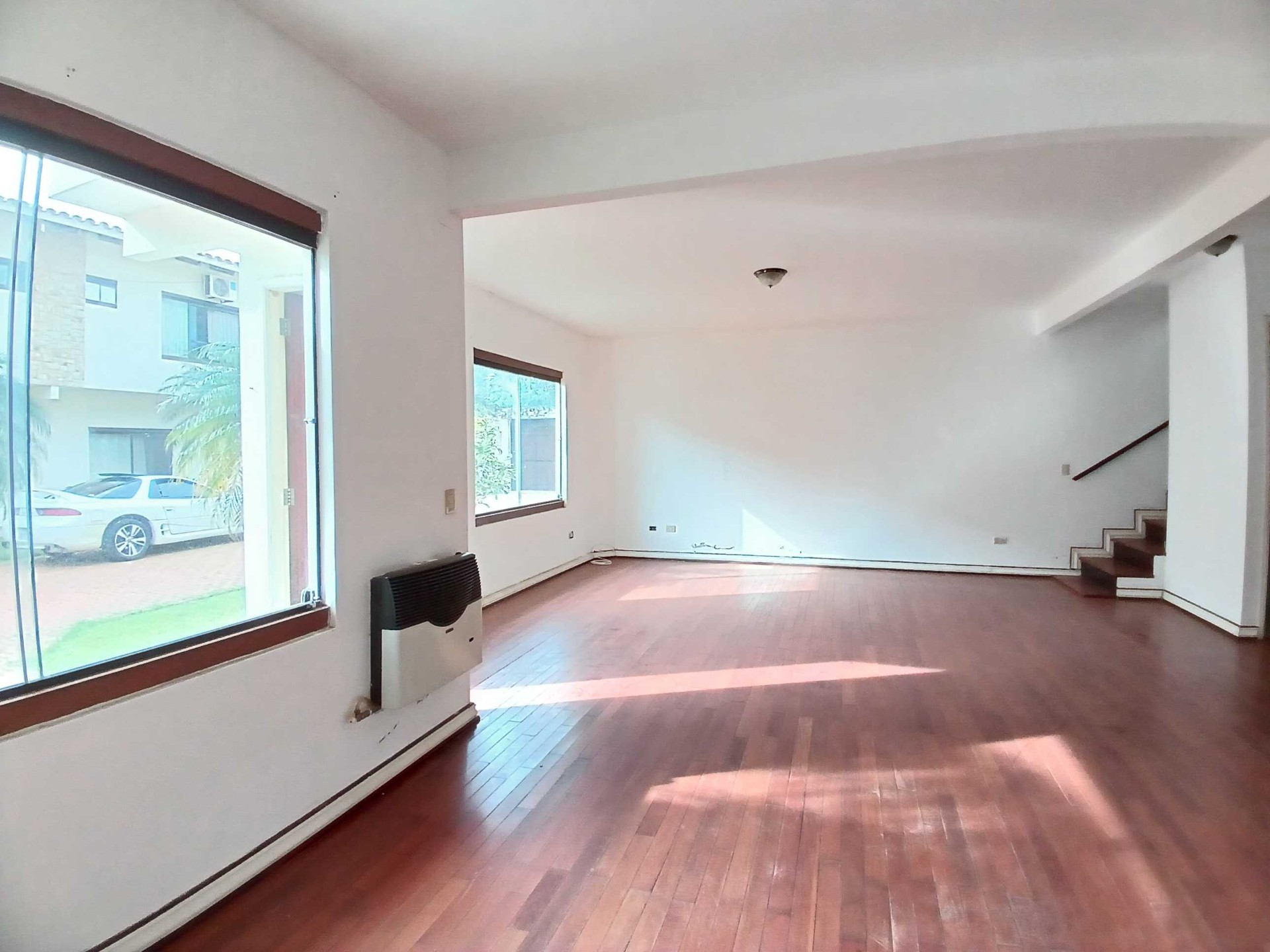 Casa en Entre 4to y 5to anillo Norte en Santa Cruz de la Sierra 3 dormitorios 3 baños 2 parqueos Foto 3