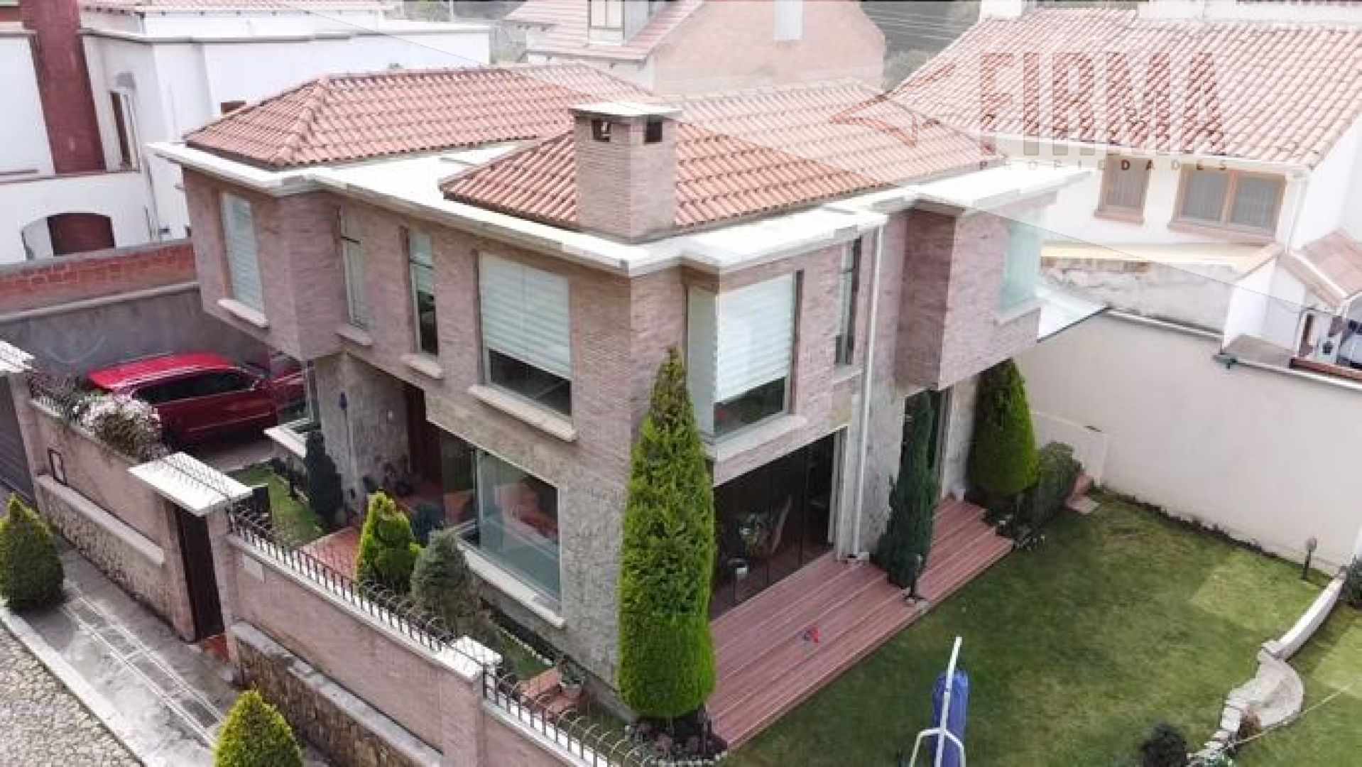 Casa en Koani en La Paz 3 dormitorios 4 baños 2 parqueos Foto 2