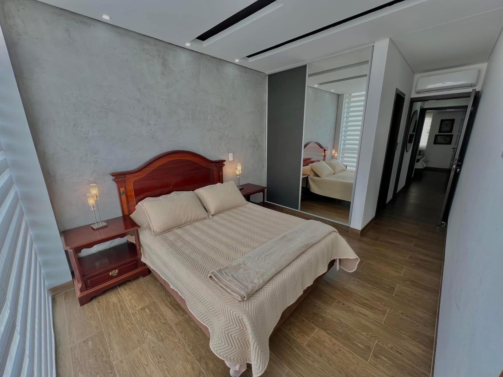 Departamento en AlquilerBarrio sirari a una cuadra del cuarto anillo 2 dormitorios 2 baños  Foto 9