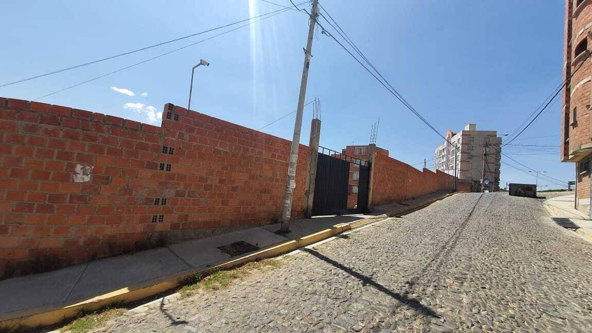 Terreno en VentaBajo Llojeta, sobre Av. Mario Mercado    Foto 5