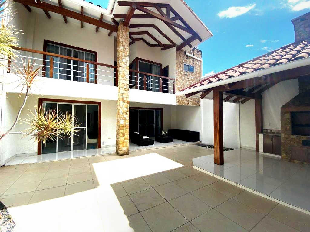 Casa en AnticréticoANTICRETICO
Zona Norte
Av. Alemana 2do y 3er anillo 4 dormitorios 4 baños 4 parqueos Foto 1