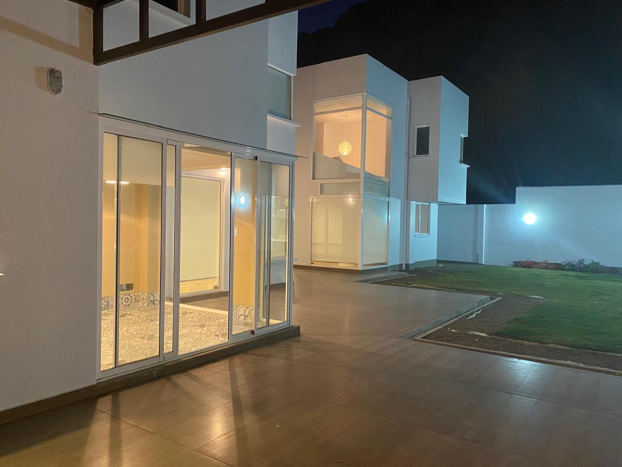 Casa en Achumani en La Paz 4 dormitorios 3 baños 4 parqueos Foto 1