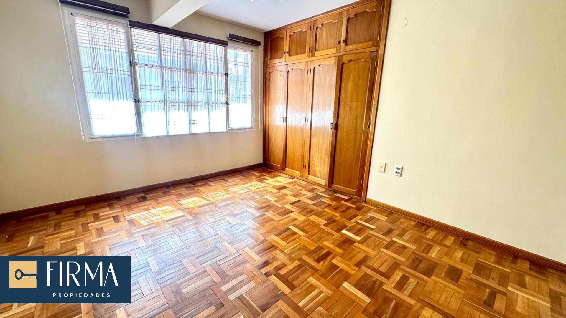 Casa en AlquilerCASA EN ALQUILER, MESETA DE ACHUMANI 4 dormitorios 4 baños 3 parqueos Foto 5