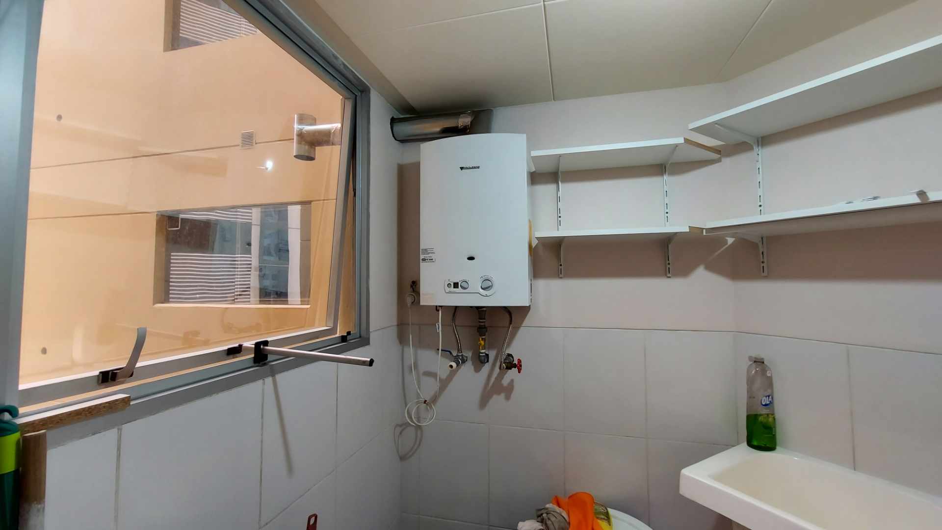 Departamento Av. 6 de Agosto, cerca a la Embajada Americana y Teleférico Celeste Foto 4