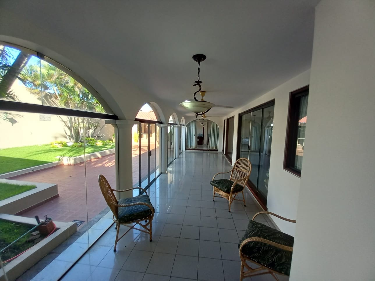 Casa en Alquiler5to. anillo Beni y Banzer 4 dormitorios 4 baños 2 parqueos Foto 14