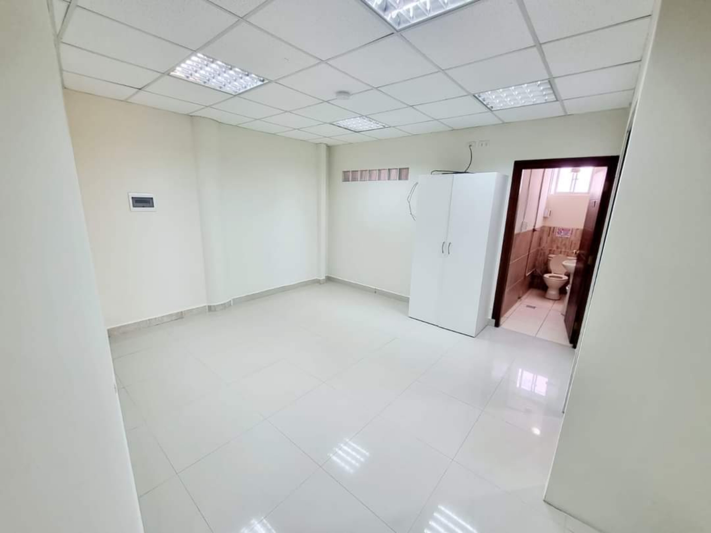 Oficina en Achumani en La Paz 1 dormitorios 2 baños  Foto 7