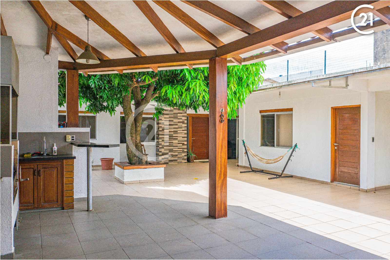 Casa en VentaAVENIDA ALEMANA Y 3ER ANILLO. ZONA NORTE!  5 dormitorios 3 baños 3 parqueos Foto 7
