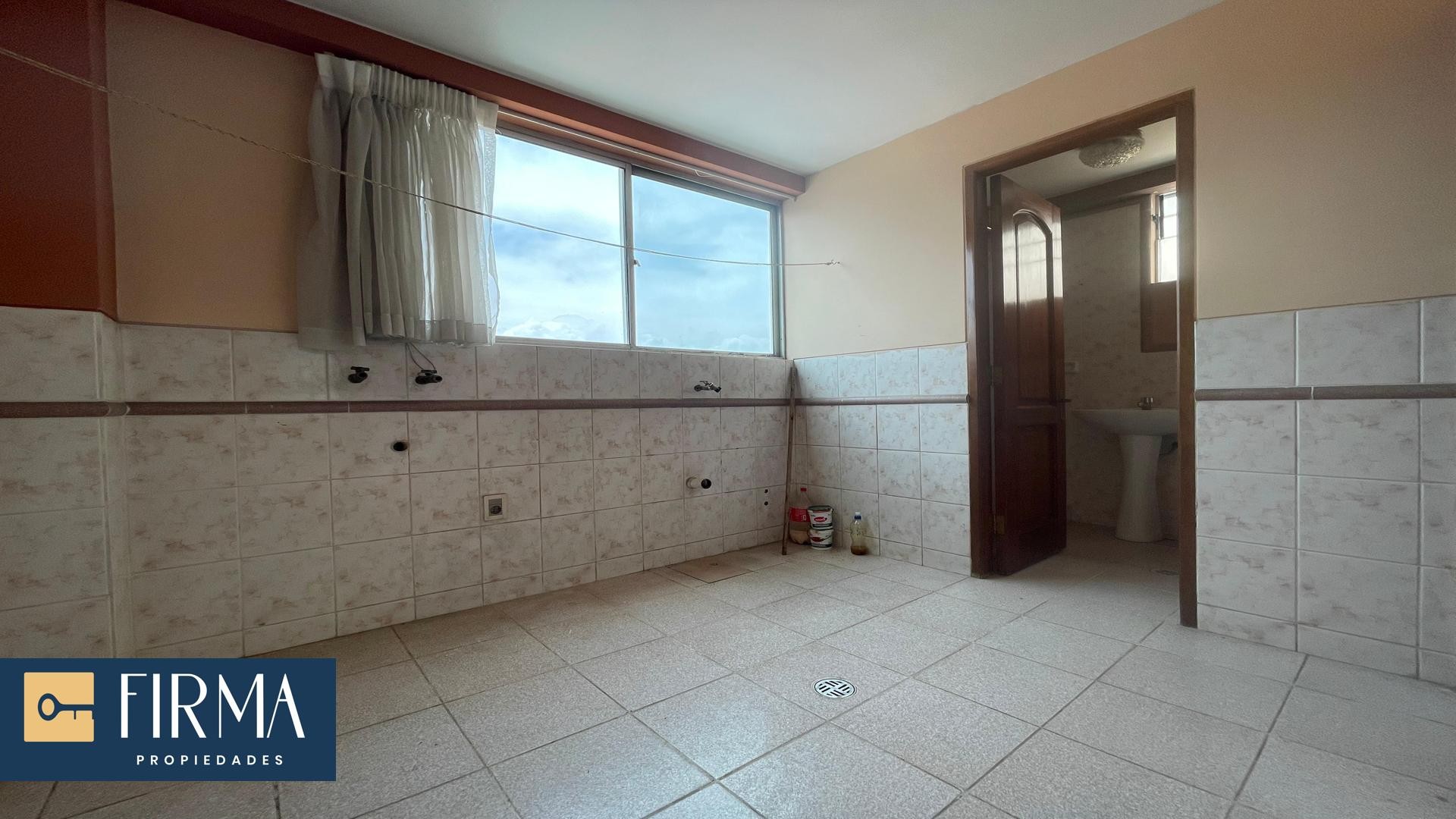 Departamento en VentaDEPARTAMENTO DUPLEX EN VENTA EN ACHUMANI BAJO CALLE 11 CON TERRAZA PRIVADA 3 dormitorios 4 baños 1 parqueos Foto 12