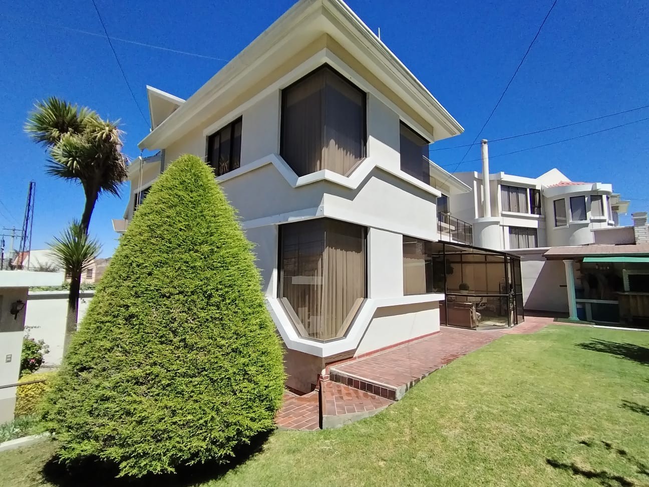 Casa Avenida Julio Mendez No 10 esquina calle 11 meseta de Achumani Foto 1