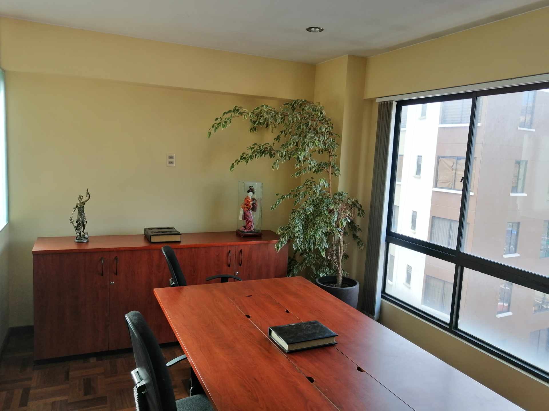 Oficina en Sopocachi en La Paz 4 dormitorios 2 baños 1 parqueos Foto 1