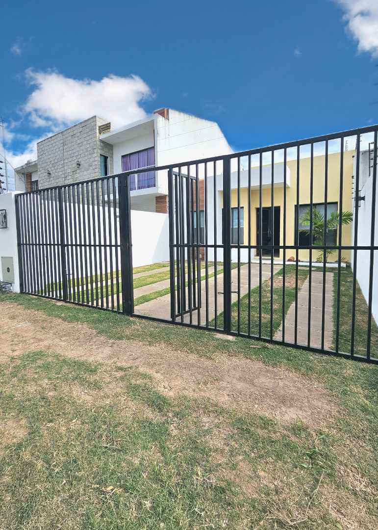 Casa en VentaAv. Pirai y Radial 17.5 8vo anillo  3 dormitorios 2 baños 2 parqueos Foto 6