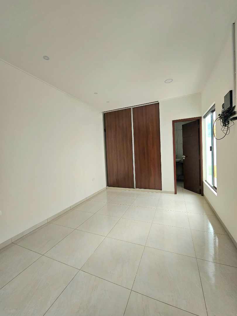 Casa en VentaAv. Pirai y Radial 17.5 8vo anillo  3 dormitorios 2 baños 2 parqueos Foto 12