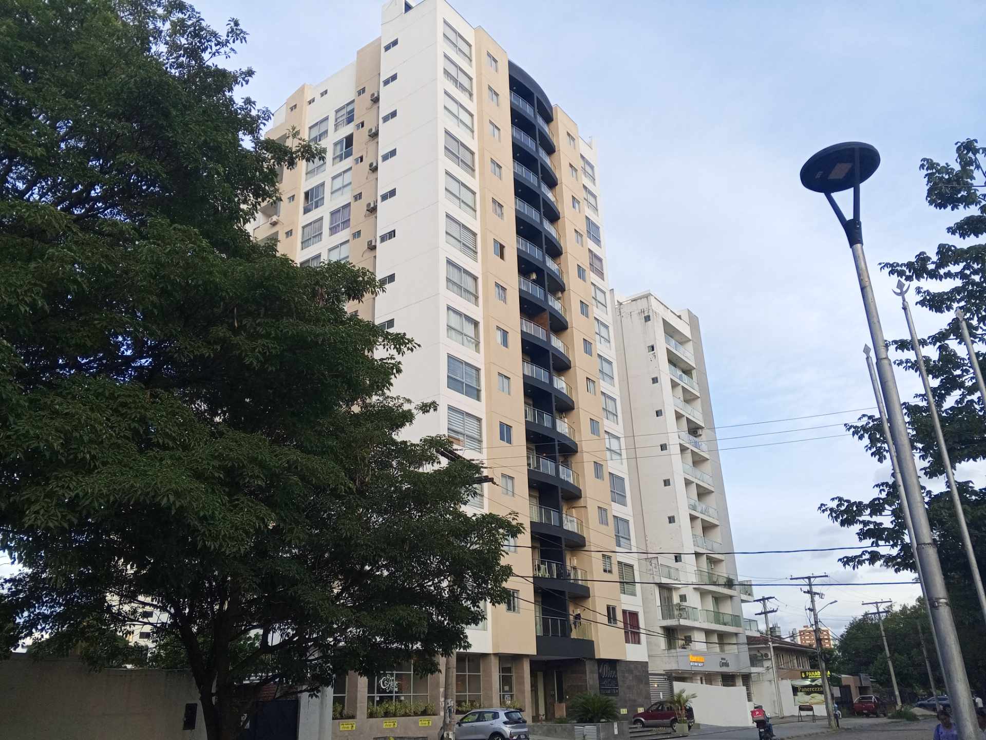 Departamento en AlquilerCondominio Altos del Sur, Zona Sur, entre Av. Irala y Av. Las Américas, cerca del Parque Urbano.  1 dormitorios 1 baños  Foto 1