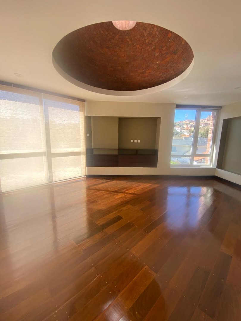 Departamento en AlquilerHermoso PH con Terraza Propia en Alquiler
La Florida Foto 4