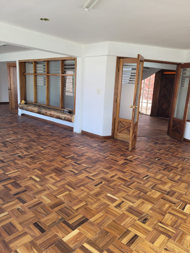 Casa en AlquilerSOPOCACHI -  CASA EN ALQUILER O VENTA -  PARA OFICINAS - 3 PLANTAS  21 dormitorios 5 baños 5 parqueos Foto 1