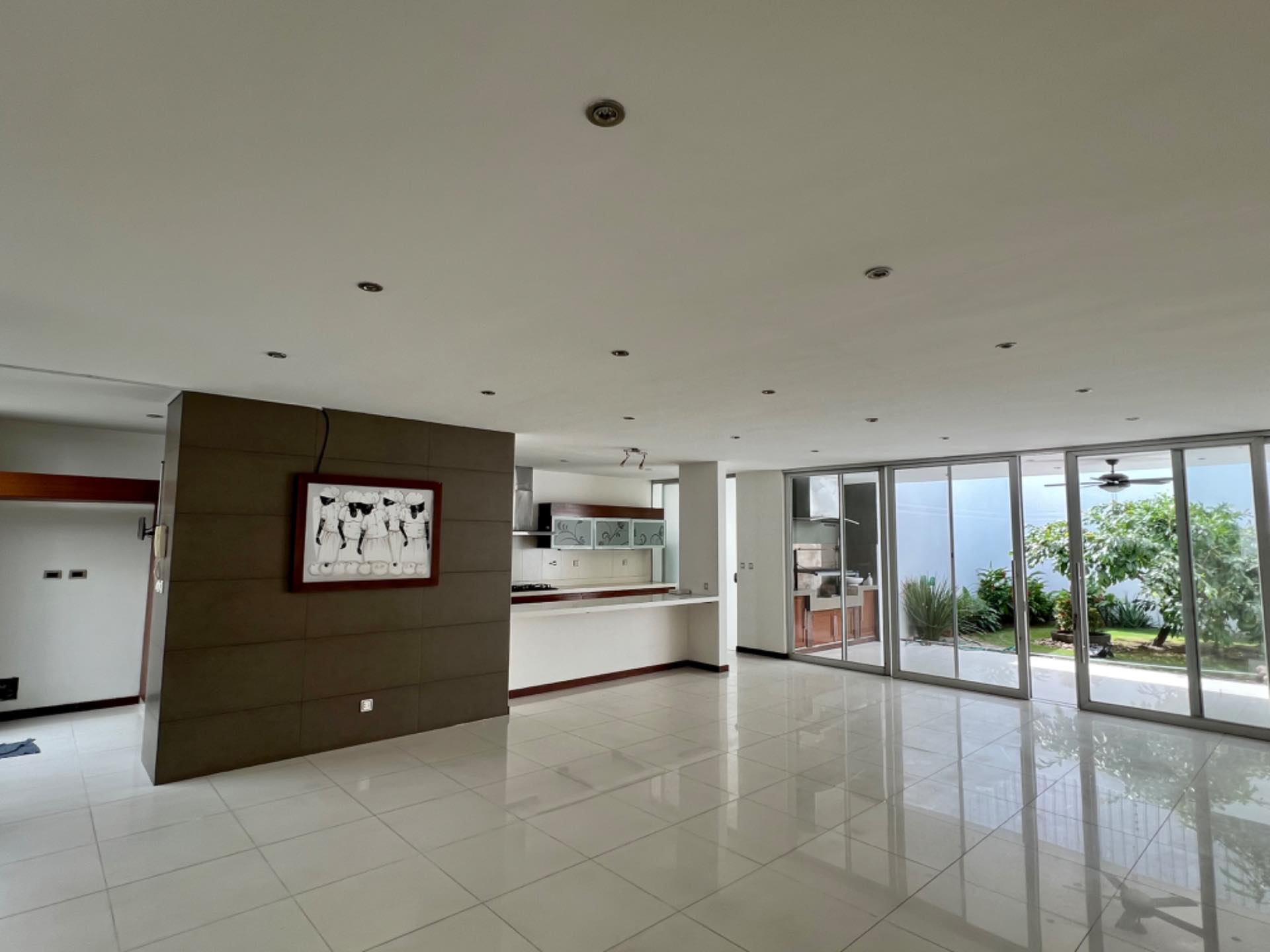 Casa Equipetrol Norte frente Mall Ventura Foto 11