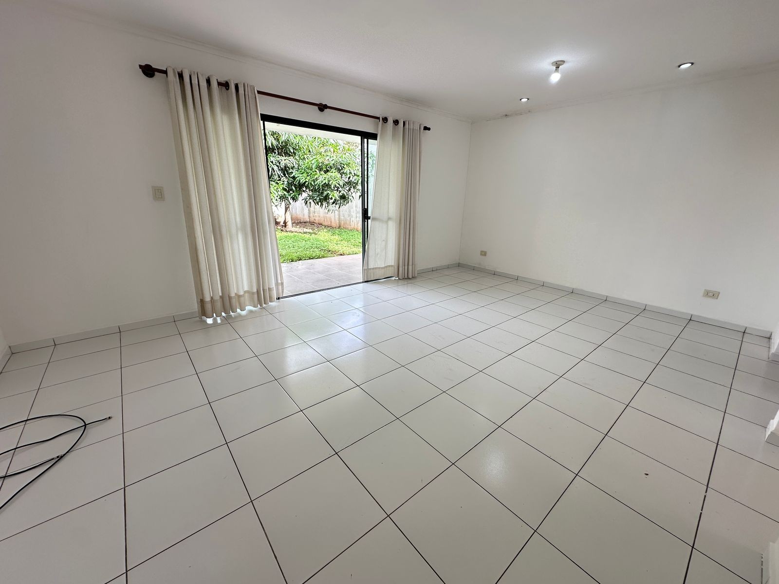 Casa en Entre 7mo y 8vo anillo Norte en Santa Cruz de la Sierra 3 dormitorios 2 baños 1 parqueos Foto 1