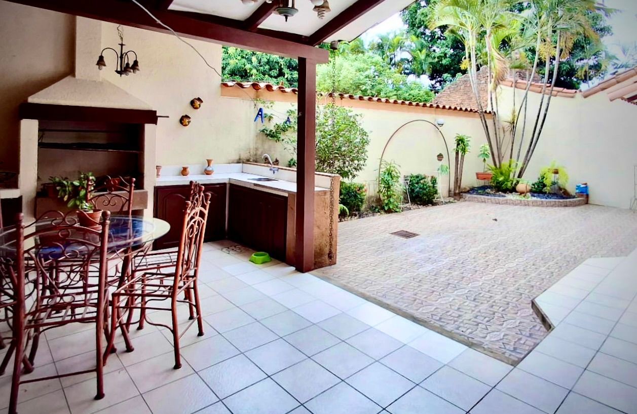 Casa en VentaSOBRE 3ER ANILLO INTERNO, ZONA SUR ESTE, AV. JUAN PABLO II Foto 2