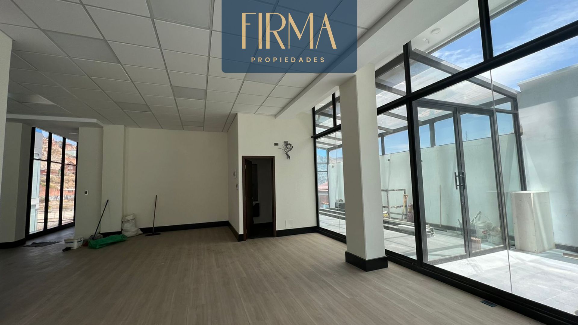 Local comercial ALQUILA  ESTE LOCAL A ESTRENAR EN SAN MIGUEL Foto 10