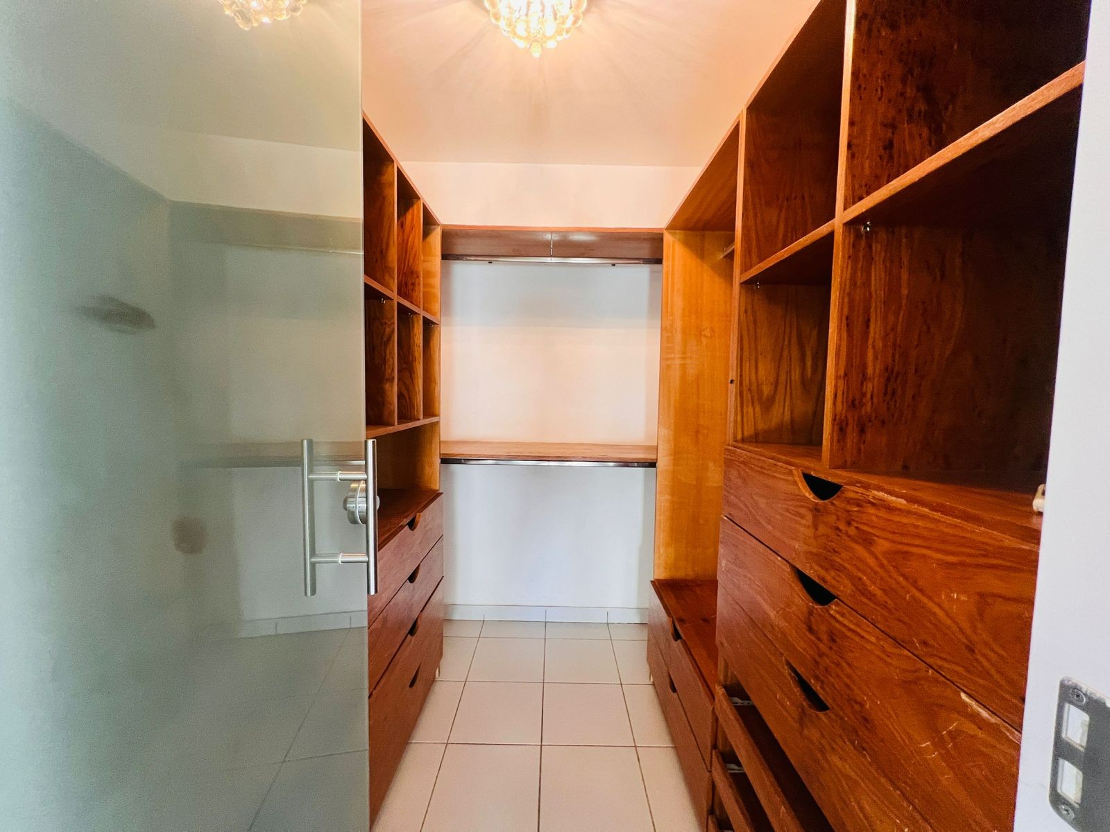 En Alquiler a $us 1,600 Foto 10