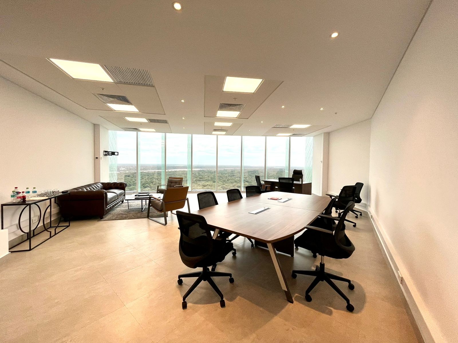 Oficina en Equipetrol en Santa Cruz de la Sierra 1 dormitorios 1 baños  Foto 5