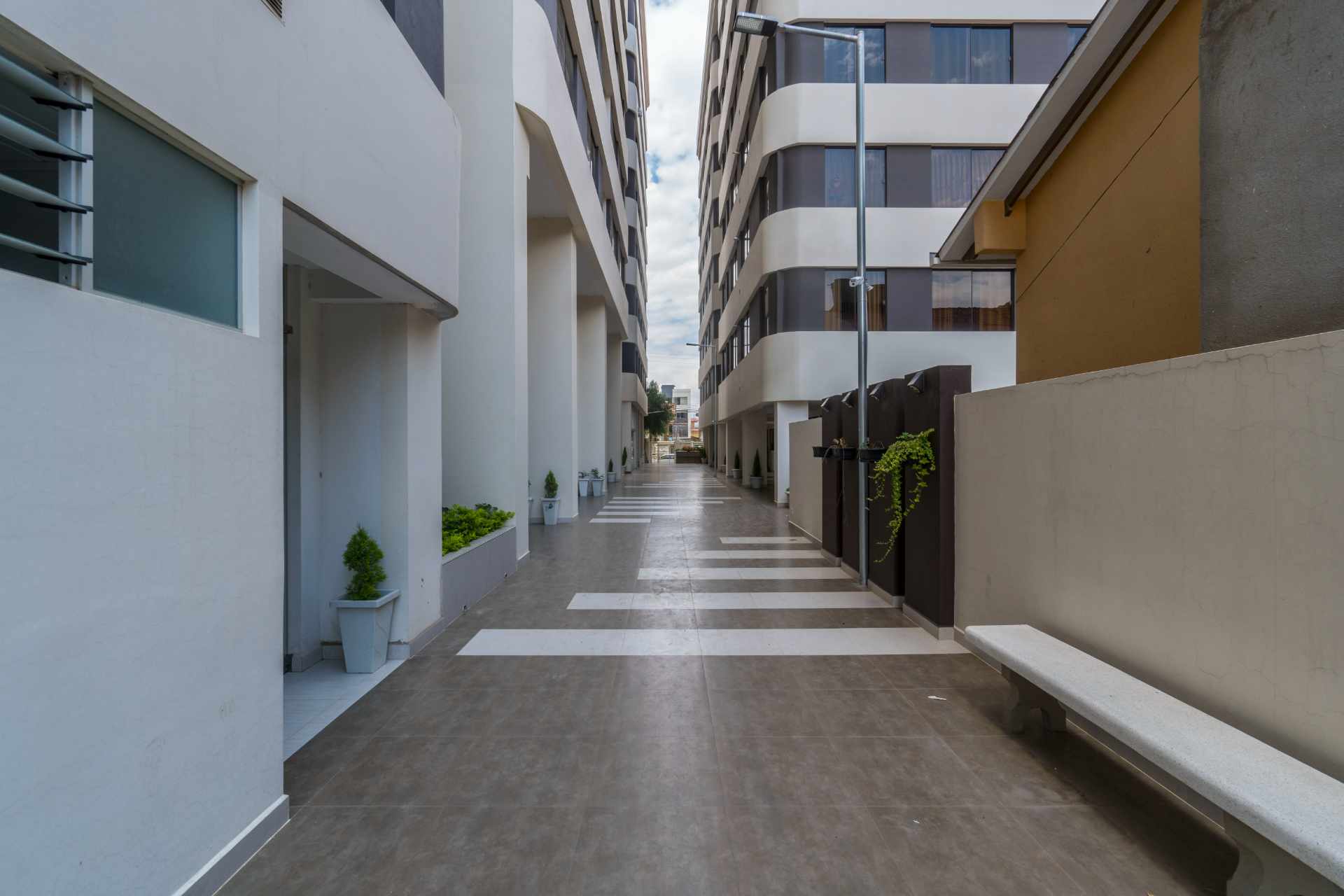 Departamento en VentaFUNCIONAL Y ECONÓMICO DEPARTAMENTO DE 3 DORMITORIOS, TORRES KRATOS, AV. BEIJING – ZONA SARCO 3 dormitorios 2 baños 1 parqueos Foto 4