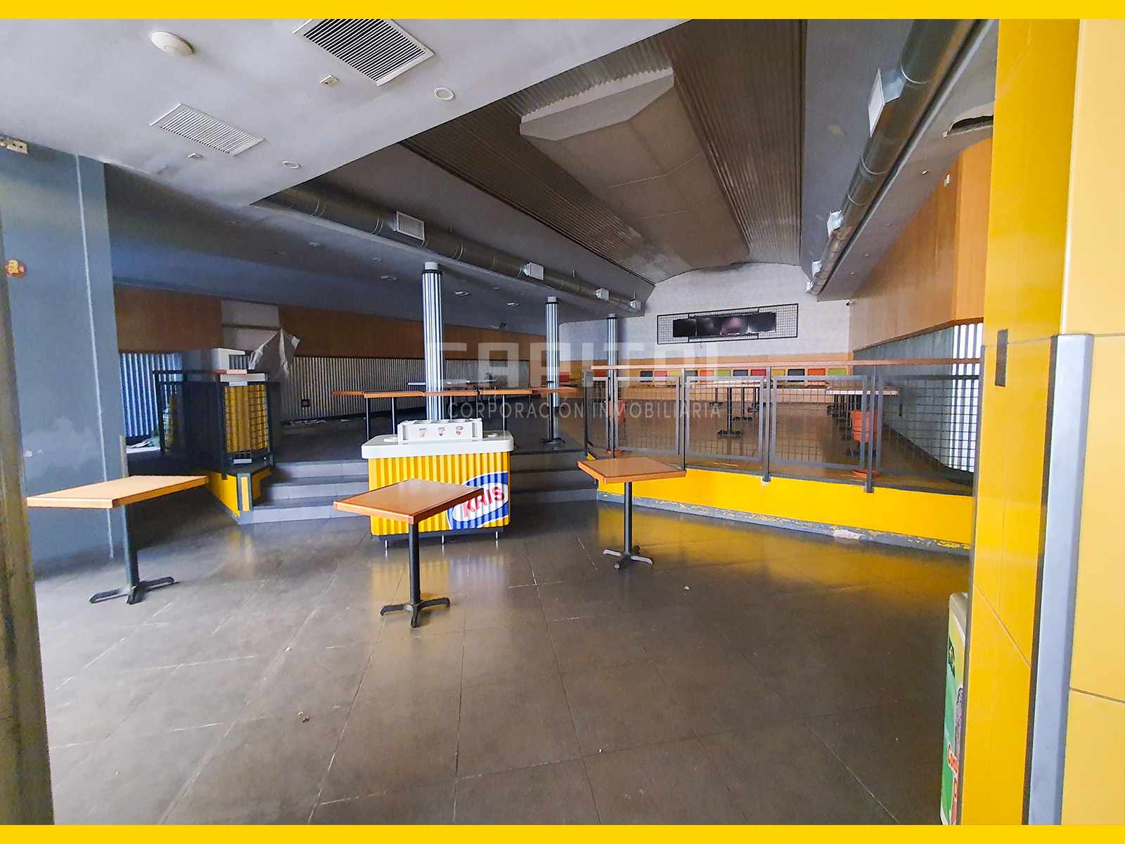 Local comercial en Entre 1er y 2do anillo Este en Santa Cruz de la Sierra 2 dormitorios 4 baños 1 parqueos Foto 11