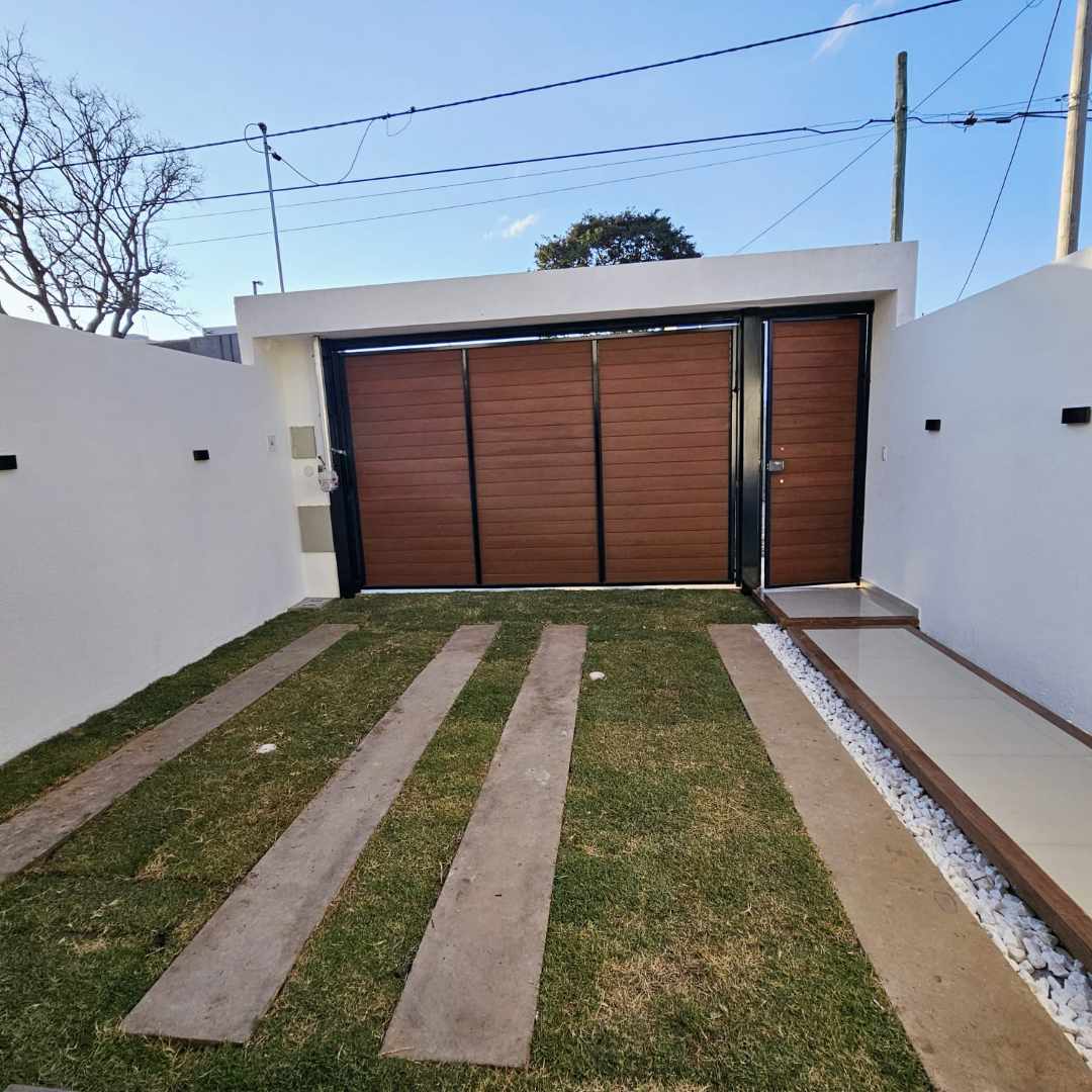 Casa en Carretera Norte en Santa Cruz de la Sierra 3 dormitorios 3 baños 2 parqueos Foto 2