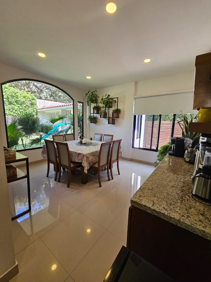 Casa en VentaCondominio La Floresta, Av. Pirai entre 4to y 5to anillo Foto 3