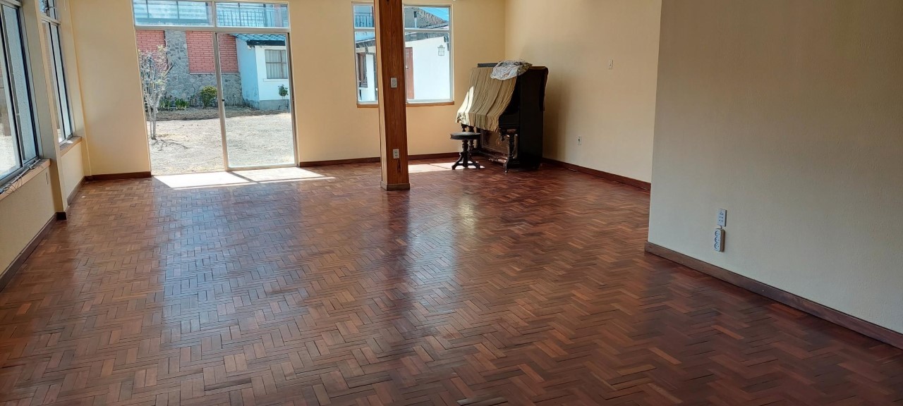 Casa en VentaIRPAVI BAJO EN VENTA CASA EN PLENA ESQUINA  Foto 14