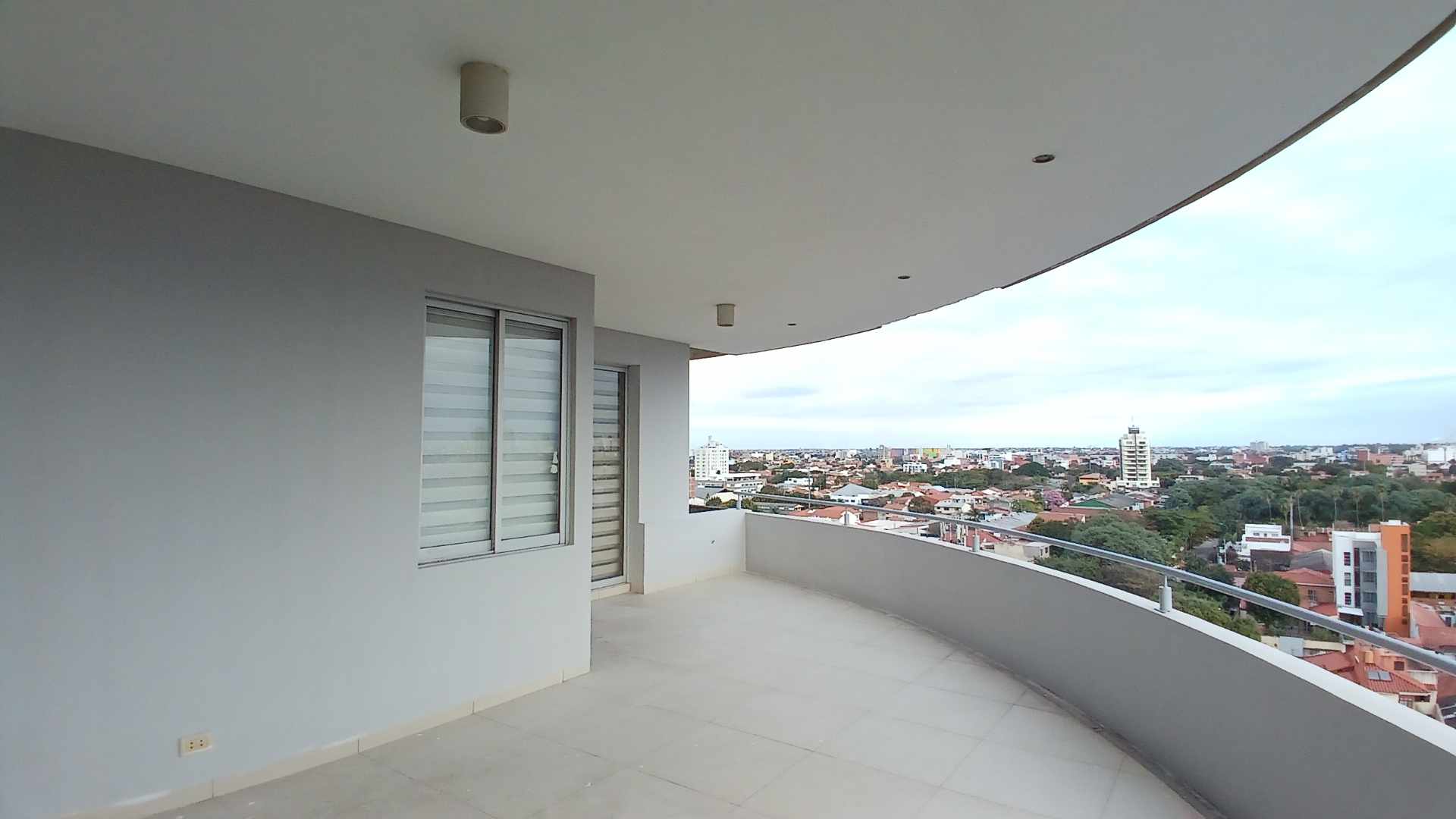 Departamento en Alquiler📢 ALQUILER DPTO EN COND. CURUPAU – AV. PARAGUA 4 dormitorios 4 baños 1 parqueos Foto 2