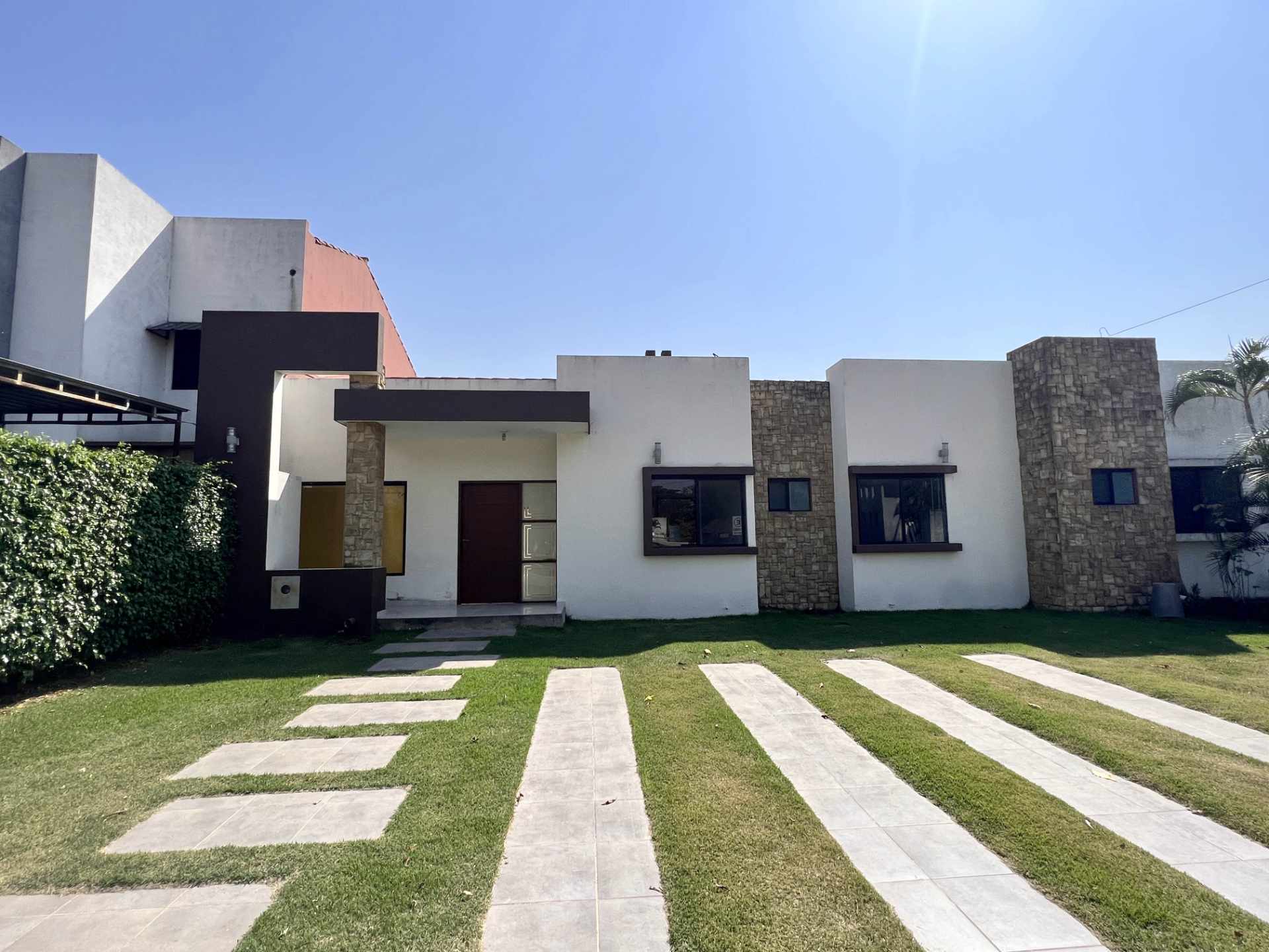 Casa en AlquilerKm 8 1/2 Av Banzer Foto 1