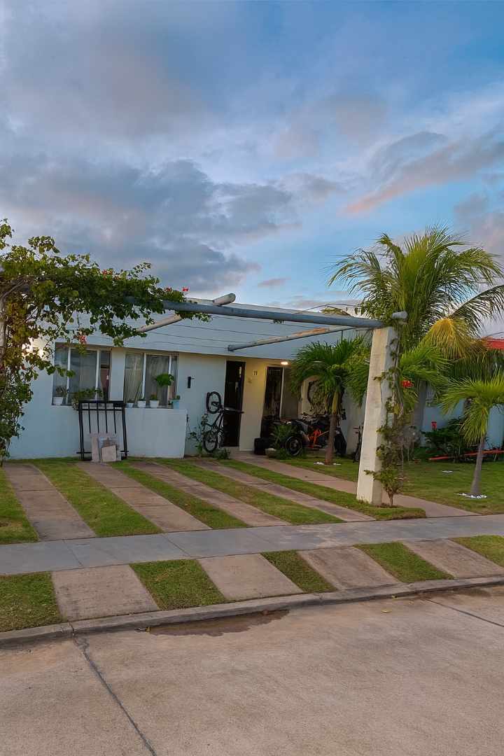 Casa en VentaZONA NORTE POR LA AV. G77 3 dormitorios 3 baños 2 parqueos Foto 1