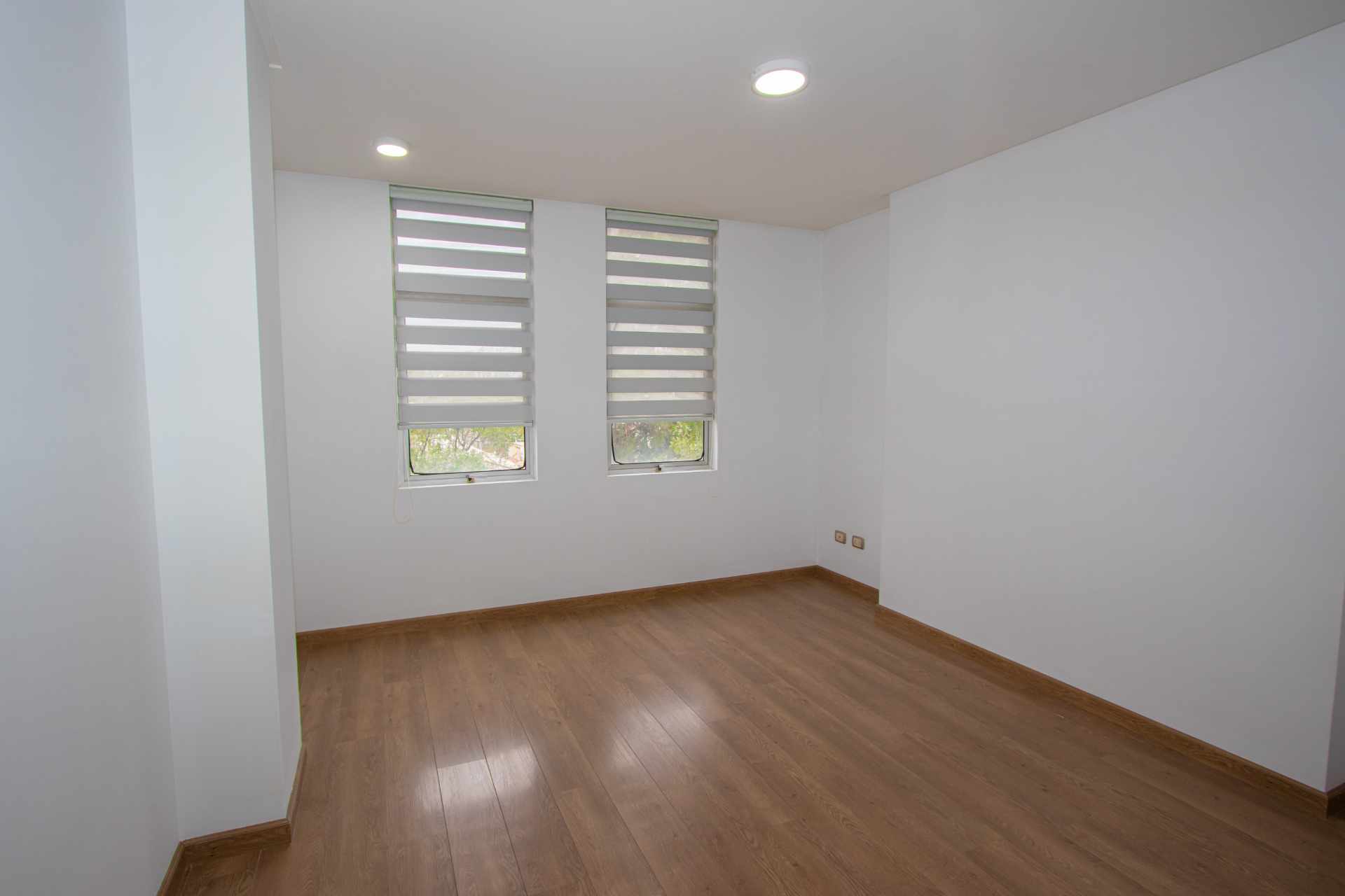 Departamento en VentaEdificio Versalles, Calle Miguel Aguirre - Zona Queru Queru 3 dormitorios 2 baños 2 parqueos Foto 6