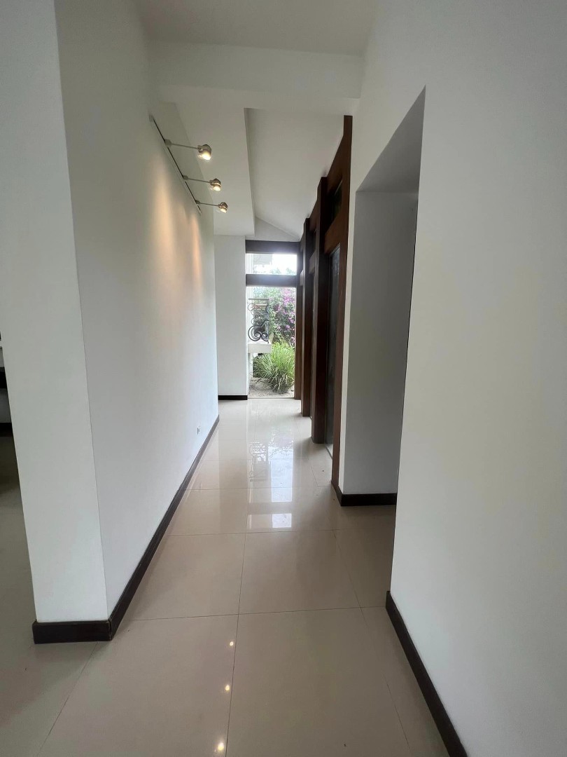 Casa en AlquilerCONDOMINIO JARDINES DEL URUBO  4 dormitorios 5 baños 3 parqueos Foto 4